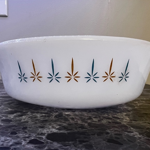 Fire King Candle Glow 1 1/2qt Casserole Dish - Picture 2 of 7